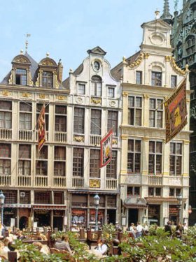 Центральная площадь (Ратушная), где находиться Дом Короля (на снимке), перед ним расположен 