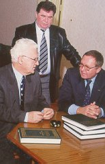 Встреча давних друзей (слева направо) А.А. Гусейнов, Ю.А. Прокофьев и А.П. Донченко.