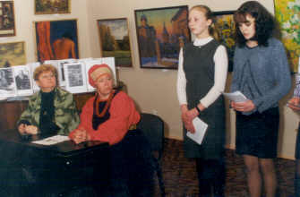 Участники литературных чтений, посвященных памяти новгородских писателей: Д.М. Балашова, В.С. Маслова, Б.С. Романова в Центре творческой интеллигенции имени В.В. Сороки.