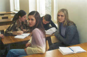 Студентка юрфака Олеся Кучеренко (на 1-ом плане).