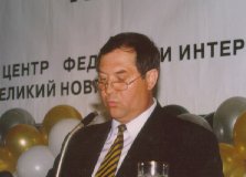 Отчет об обучении педагогов основам работы в интернете и поздравления отличивившимся учителям прозвучали от предсетателя комитета образования области В.Н. Аверкина.