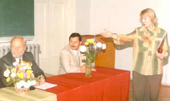 - Пекли-пекли каравай, - вздыхает Л.Ф. Глущенко.