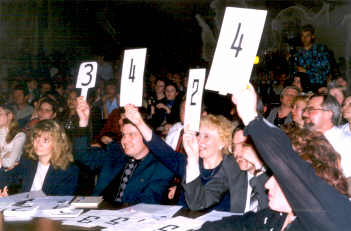 В жюри университетских праздников охотно учавствуют преподаватели университета, представители ректората НовГУ.