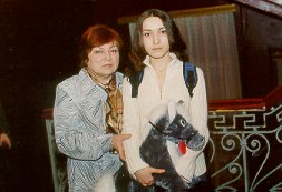 Учитель и ученица: Людмила Николаевна Симонова и Наида Карабекова.