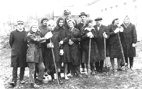 1978 год. Студенты и преподаватели Новгородского филиала ЛСХИ.