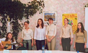 На кафедре занимаются студенты разных факультетов. И все они дружно поздравили своих педагогов.