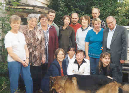 Сотрудники эеспедиции с академиком В.Л.Яниным и профессором кафедры археологии МГУ Е.А, Рыбиной (крайняя слева)