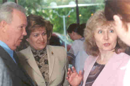 Участники церемонии: заместители мэра Ю.П.Чермашенцев и Т.П. Алексеева, начальник пресс-центра С.А.Алексеева