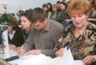 Жюри подсчитывает аллы. Через несколько минут победители будут известны.