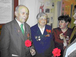 На открытии выставки ветераны А.Н. Зеленов, М.А. Иванова и Л.А. Вавилова, директор музея  НовГУ