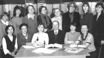 А.И. Дурандин (в центре) в окружении коллег.