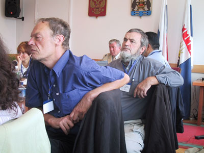 ... и забрасывали докладчиков вопросами.