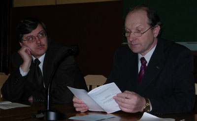 Ректор НовГУ А.Л. Гавриков (справа) и проректор по УР С.В. Гудилов на семинаре.