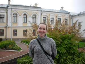 Кортни Бауэн дает уроки австралийского на ФЛИМКе.