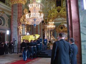 Фрагмент скорбной литургии в Петропавловском соборе.