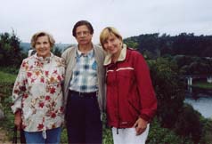 В долине реки Протвы (слева направо): З.Е. Антонова, В.А. Низовцев и Н.Л. Мухортова.