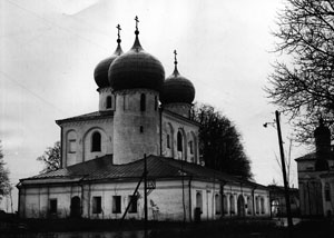 Собор Рождества Богородицы Антониева монастыря. Фото 1937 года. Из архива Лихудовского музея НовГУ. Публикуется впервые, как и фотография корпуса Новгородского учительского института в коллаже на обложке (крайний левый фрагмент внизу). Фото Н.С. Масленникова.