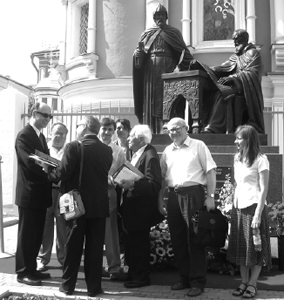 Группа ученых, среди В.Лихуд, К.Стоматос и другие.