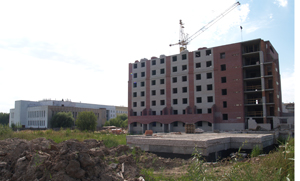 К августу 2007 года здесь уже вырос 7-этажный корпус.