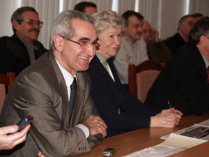 Слева направо: Р.Б. Касумов, Н.Н. Кузьмина и С.А. Строгов, главный архитектор области.