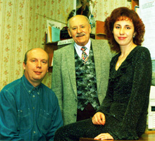 Зав. каф. В.В. Матвеев, профессор Б.Г. Лазарев и О.Е. Артамонова