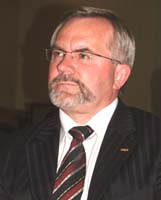 В.Р. Веберу 54 года. В 1977 году он окончил Семипалатинский государственный медицинский институт по специальности 