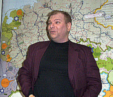 Профессор Б.Н. Ковалев у карты оккупированной территории СССР.