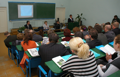 Рабочий момент конференции.