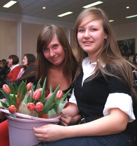 В коммерцию Новгорода приходят молодые кадры - студентки ИЭУ.