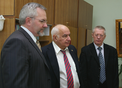 Фото (слева направо): В.Р. Вебер, М.И. Давыдов и Р.А. Сулиманов.