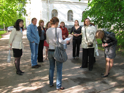 Экскурсию по Антонову для участников конференции провели студенты ФЛМК