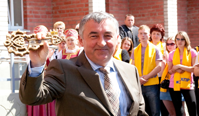 Ключ от общежития в руках мэра Великого Новгорода.