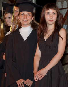 Мария Клапатнюк - в центре.