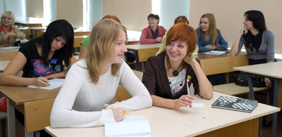 Специалистов широкого профиля готовят на художественно-технологическом отделении Политехнического института НовГУ для работы в художественных мастерских, дизайн-студиях, промышленных предприятиях. Эти студенты начали изучать дизайн пять лет назад, когда в СНГ впервые отметили День дизайнера-графика. 