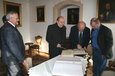 Исторический фолиант интересен гостям и хозяевам.