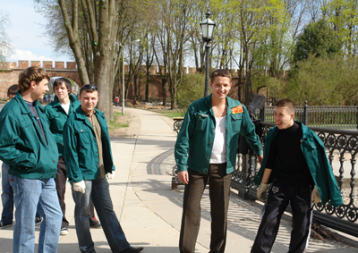 <B>...и в будущем:</B>этим ребятам, сегодняшним студентам НовГУ предстоит обеспечивать безопасность России.