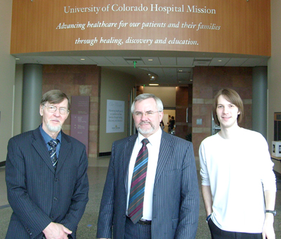 Наши в Денвере (слева направо): главный внештатный онколог Новгородской области профессор ИМО В.Г. Черенков, ректор НовГУ В.Р. Вебер и студент ИМО Юрий Гаевский.  