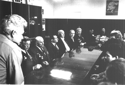 Ветераны Великой Отечественной войны на встрече со студентами. Среди ветеранов сидят (слева направо): А.Д. Яровицын, Ф.Е. Сеньков, Л.А. Вайнер, И.Д. Бутузов, И.Н. Вязинин.