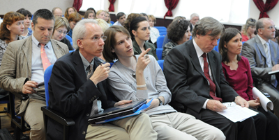 На фото - крайний слева профессор университета Массачусетс Джозеф Бергер, Амхерст, США.